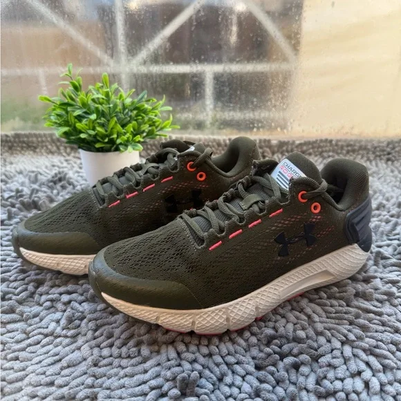 Under Armour UA Boys Size 3.5 Charged Rogue Dark Green Sneakers Athletic Shoes - Picture 2 of 8